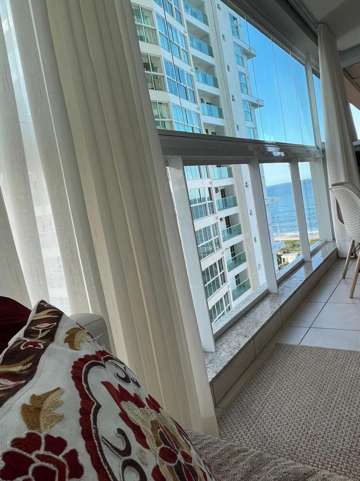 Apê estilo Resort c/ pé na areia e vista mar, próximo ao Beto Carrero Piçarras Exterior foto
